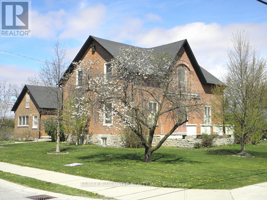 54 Allen Street, Lambton Shores, Ontario  N0M 2N0 - Photo 2 - X12111710