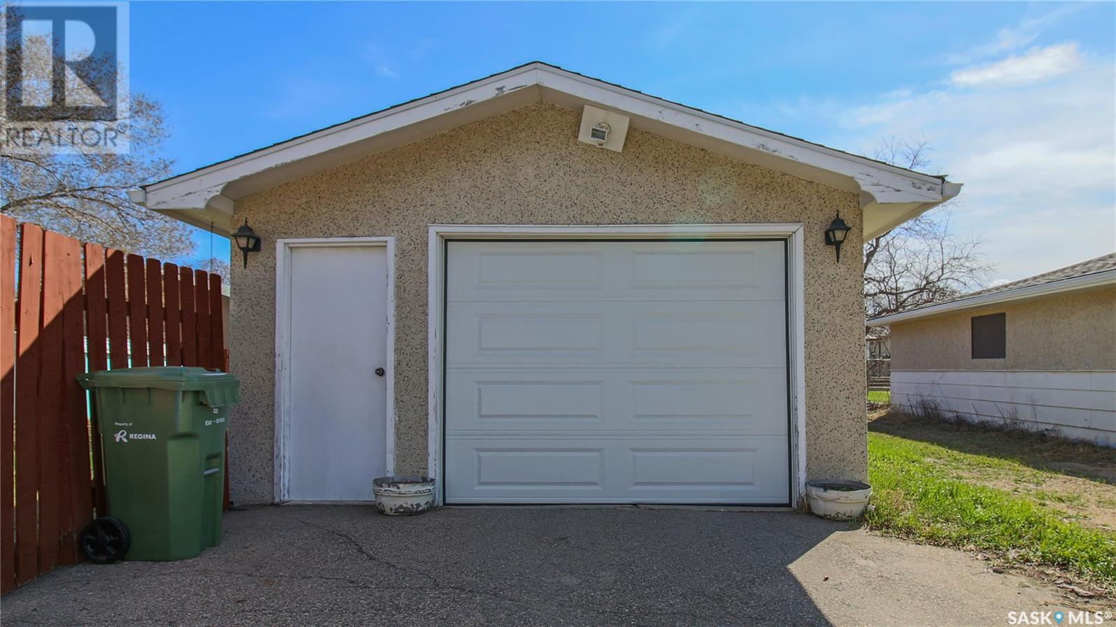 Property at 19 Merlin CRESCENT image 3