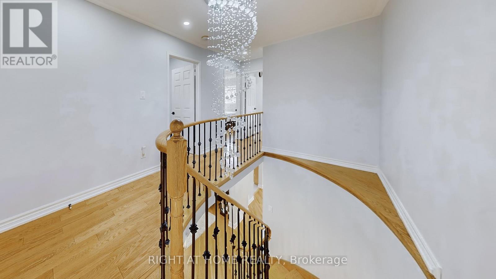 5253 Floral Hill Crescent S, Mississauga, Ontario  L5V 1V4 - Photo 17 - W12114354