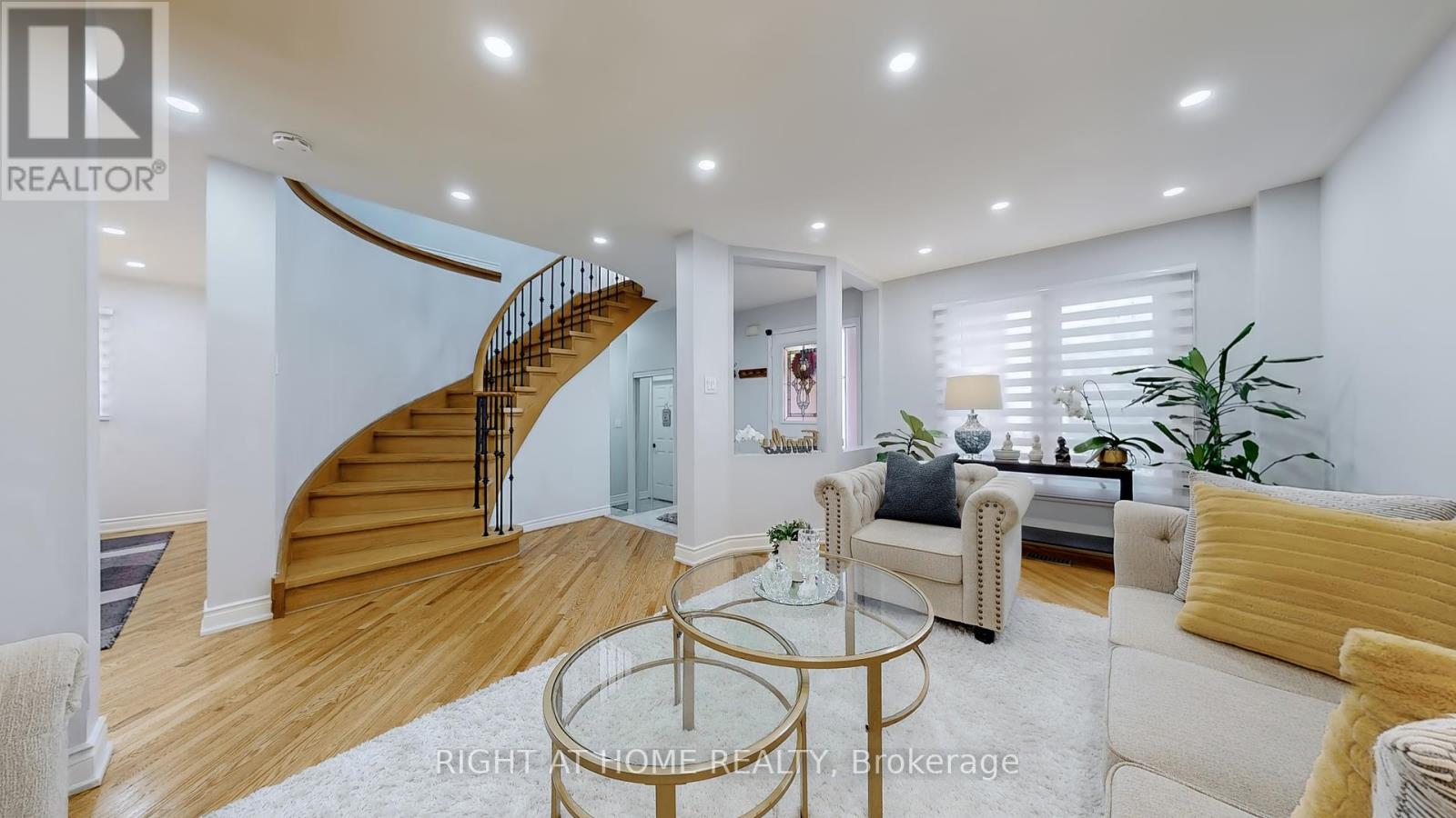 5253 Floral Hill Crescent S, Mississauga, Ontario  L5V 1V4 - Photo 3 - W12114354