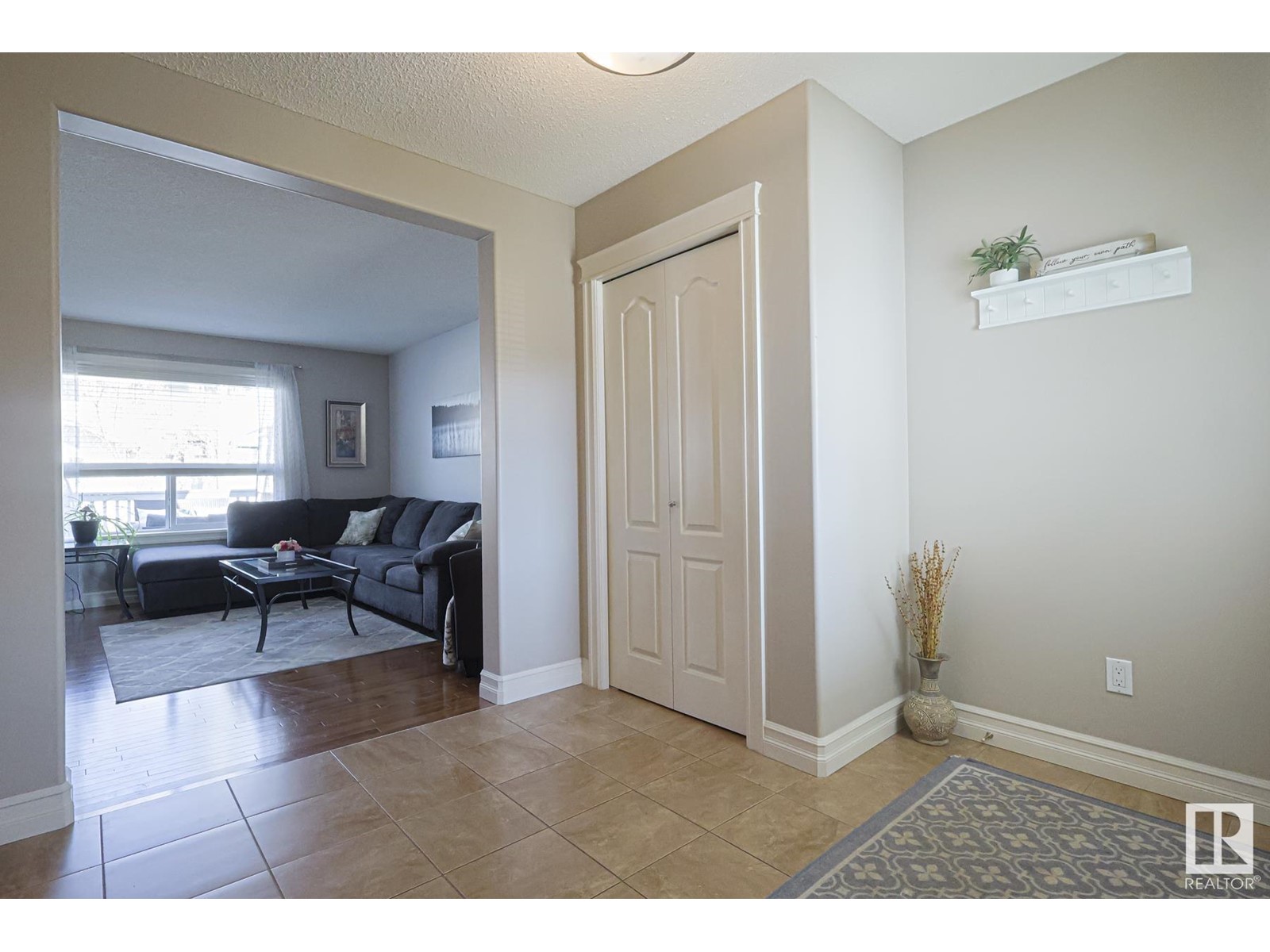 Property at 18 SPRING GROVE CR image 5