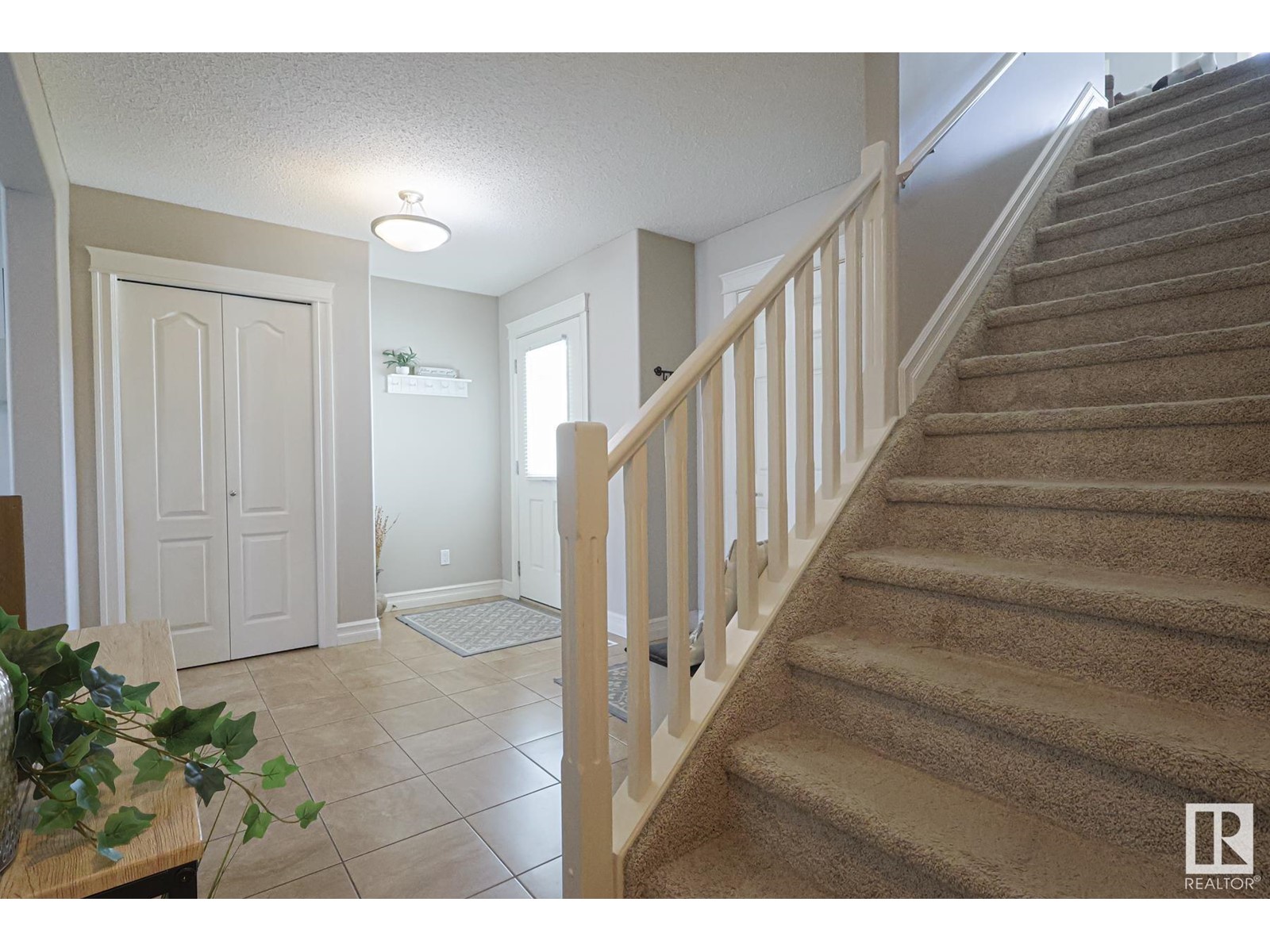 Property at 18 SPRING GROVE CR image 4
