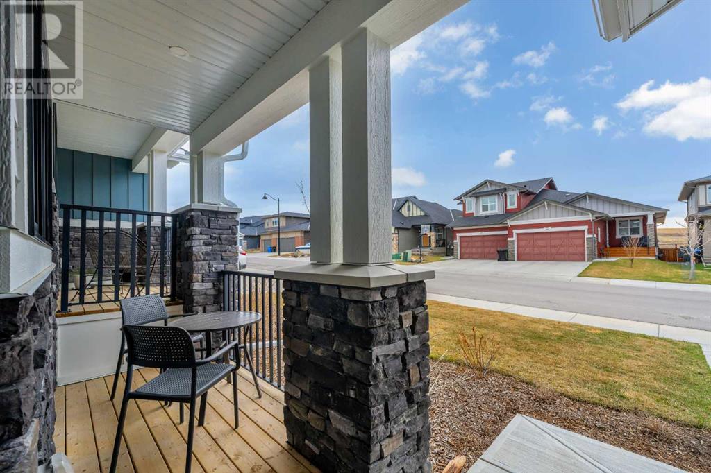 Property at 42 Crestridge Bay SW image 5
