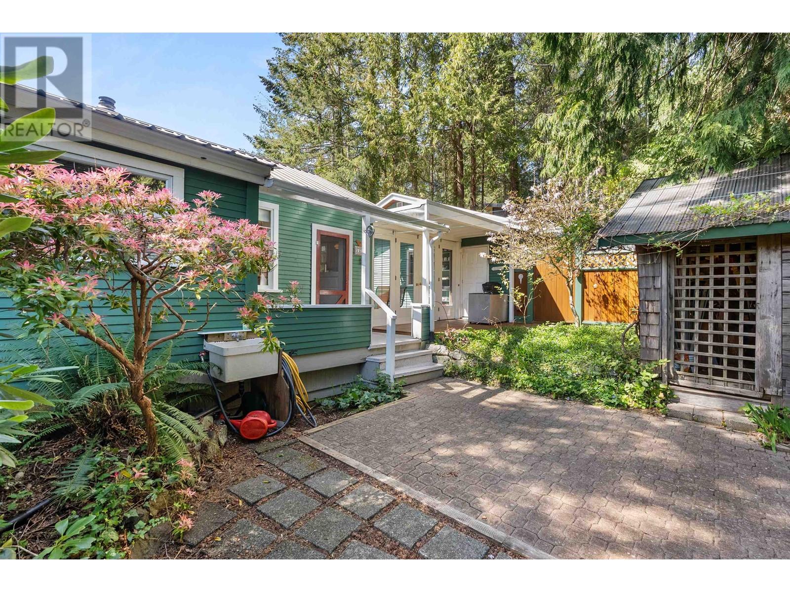 5400 Sans Souci Road, Halfmoon Bay, British Columbia  V7Z 1B6 - Photo 9 - R2996687