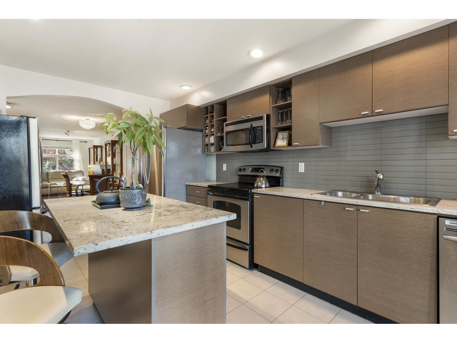 Property at 5 15833 26TH AVENUE image 3