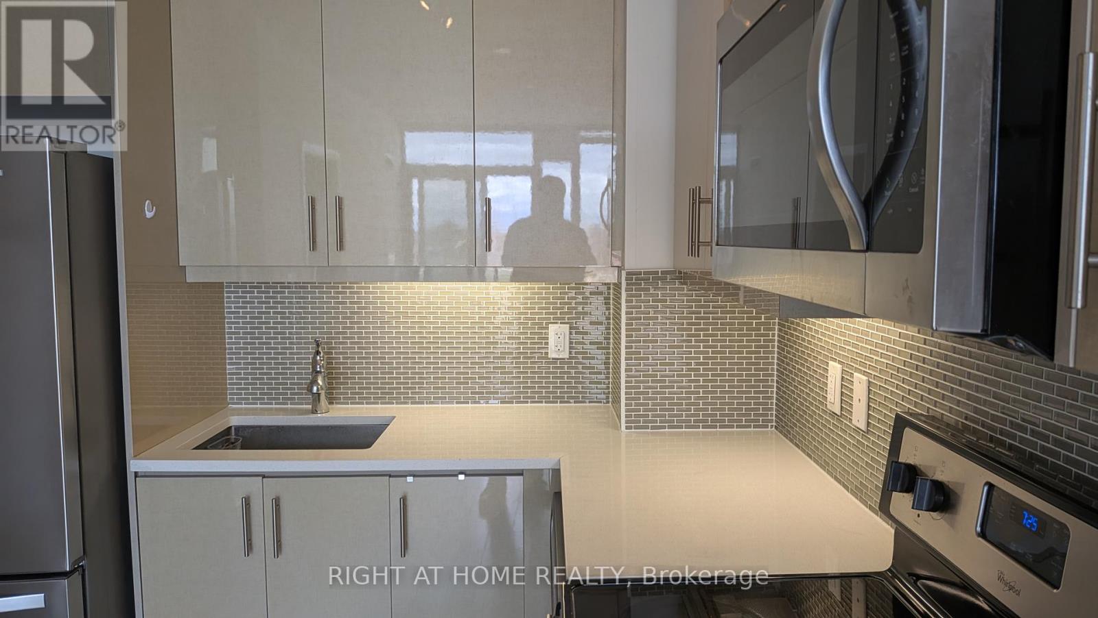 203 - 15 Zorra Street, Toronto, Ontario  M8Z 0C1 - Photo 16 - W12114367