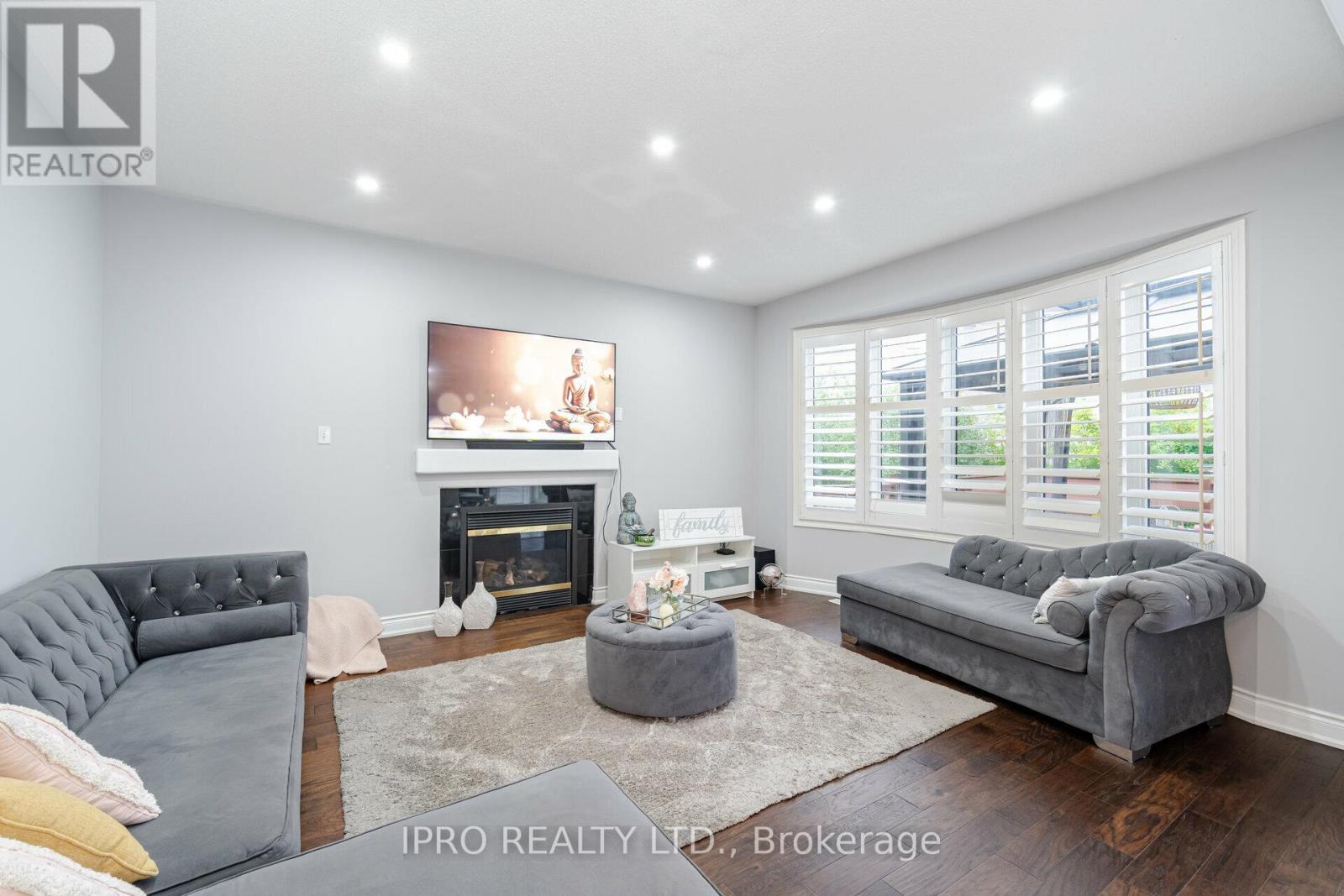 14 Valleywest Road, Brampton (Vales Of Castlemore), Ontario  L6P 2J9 - Photo 10 - W12114375