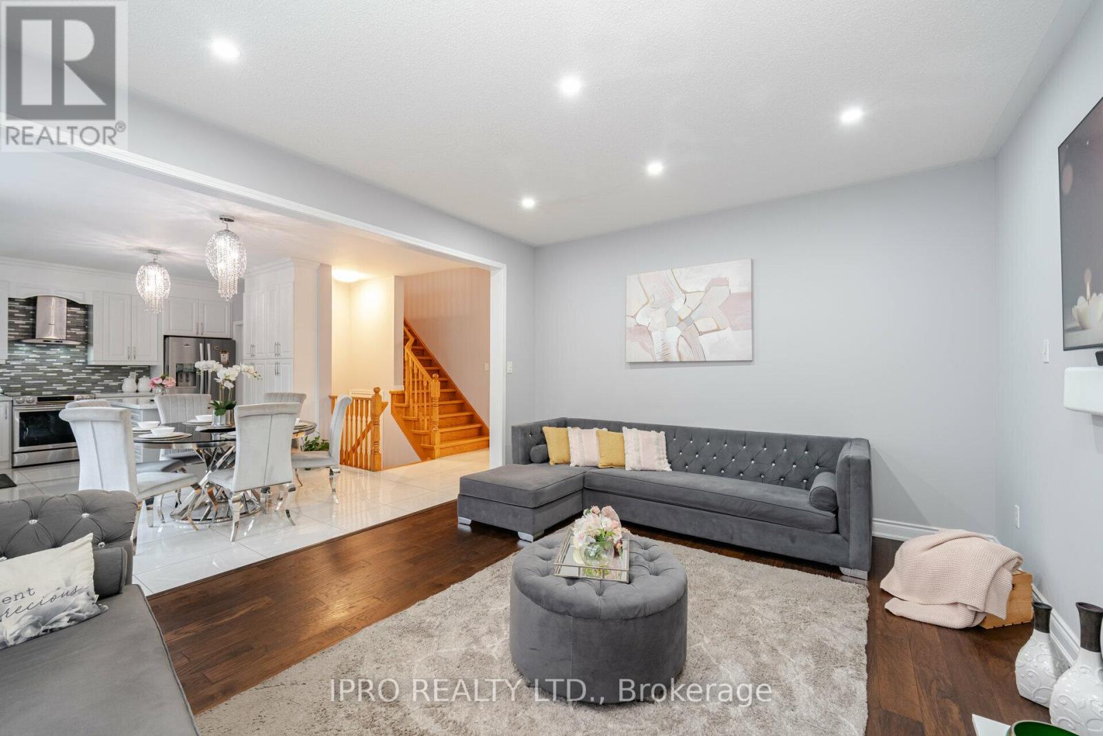 14 Valleywest Road, Brampton (Vales Of Castlemore), Ontario  L6P 2J9 - Photo 11 - W12114375