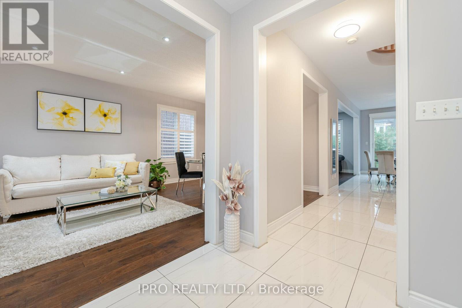 14 Valleywest Road, Brampton (Vales Of Castlemore), Ontario  L6P 2J9 - Photo 3 - W12114375