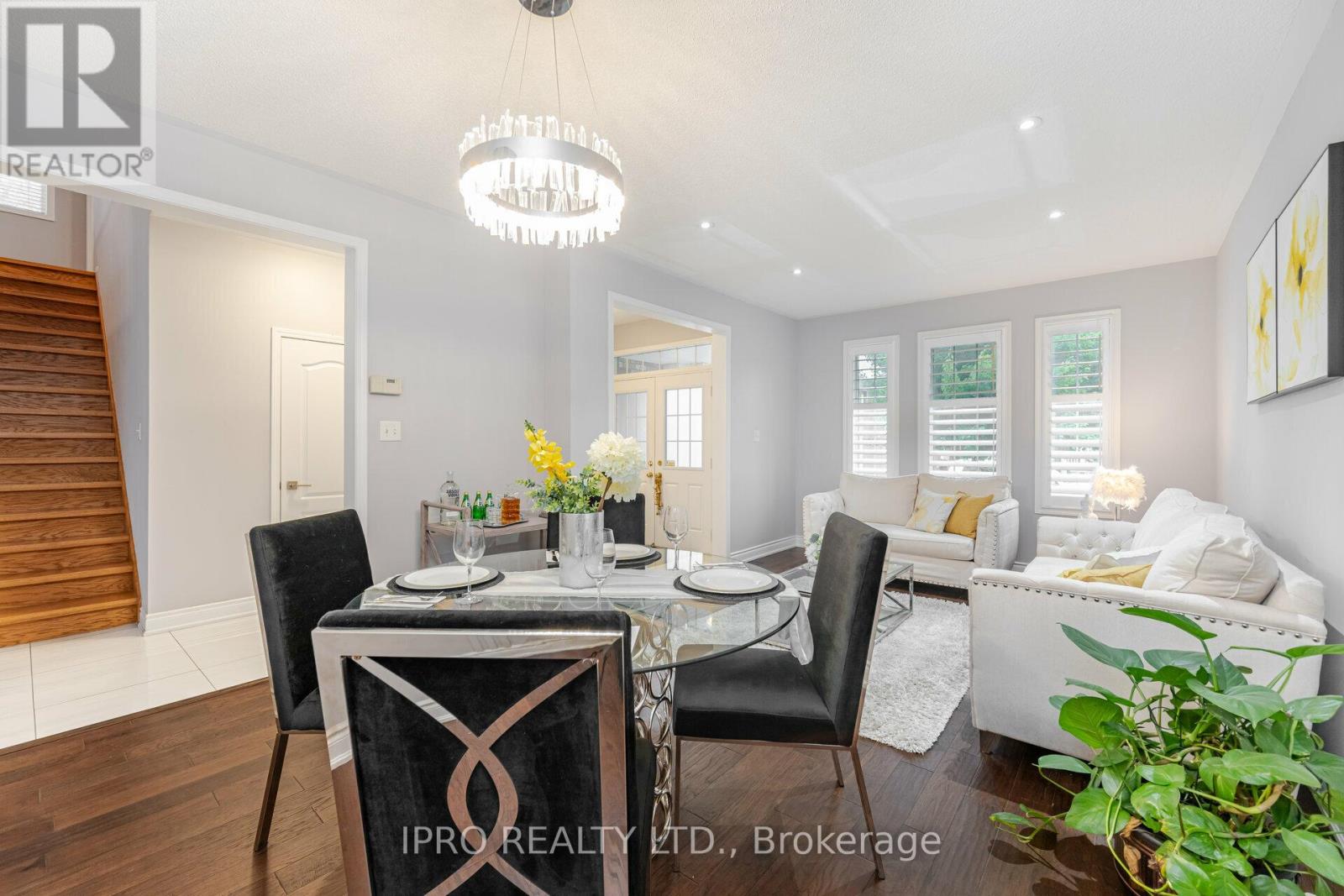 14 Valleywest Road, Brampton (Vales Of Castlemore), Ontario  L6P 2J9 - Photo 6 - W12114375