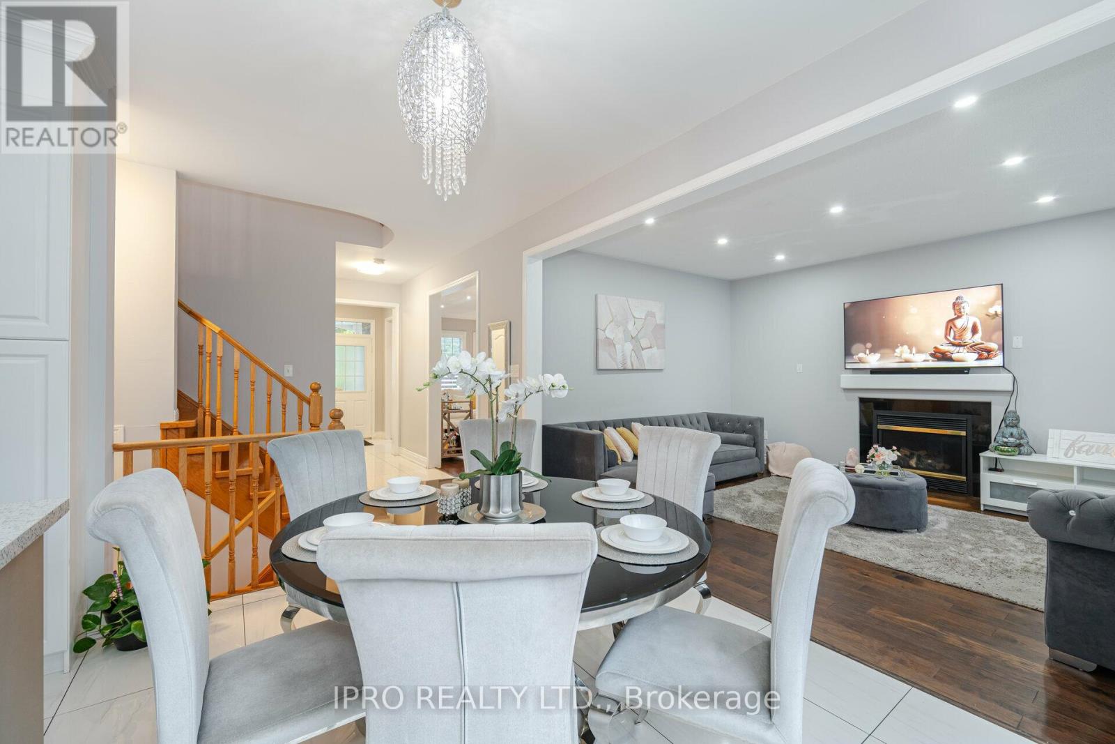 14 Valleywest Road, Brampton (Vales Of Castlemore), Ontario  L6P 2J9 - Photo 9 - W12114375
