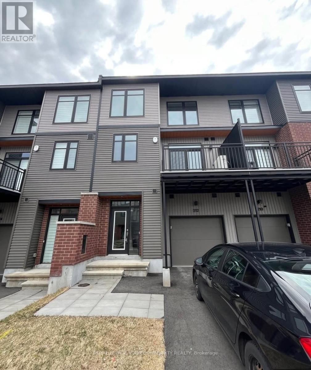 212 Tussock Private, Ottawa, Ontario  K1X 0G7 - Photo 1 - X12114388