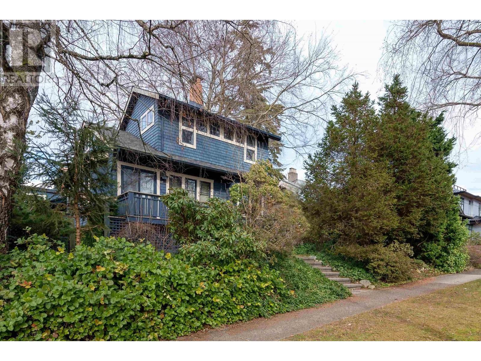 4253 W 13th Avenue, Vancouver, British Columbia  V6R 2T7 - Photo 1 - R2996100