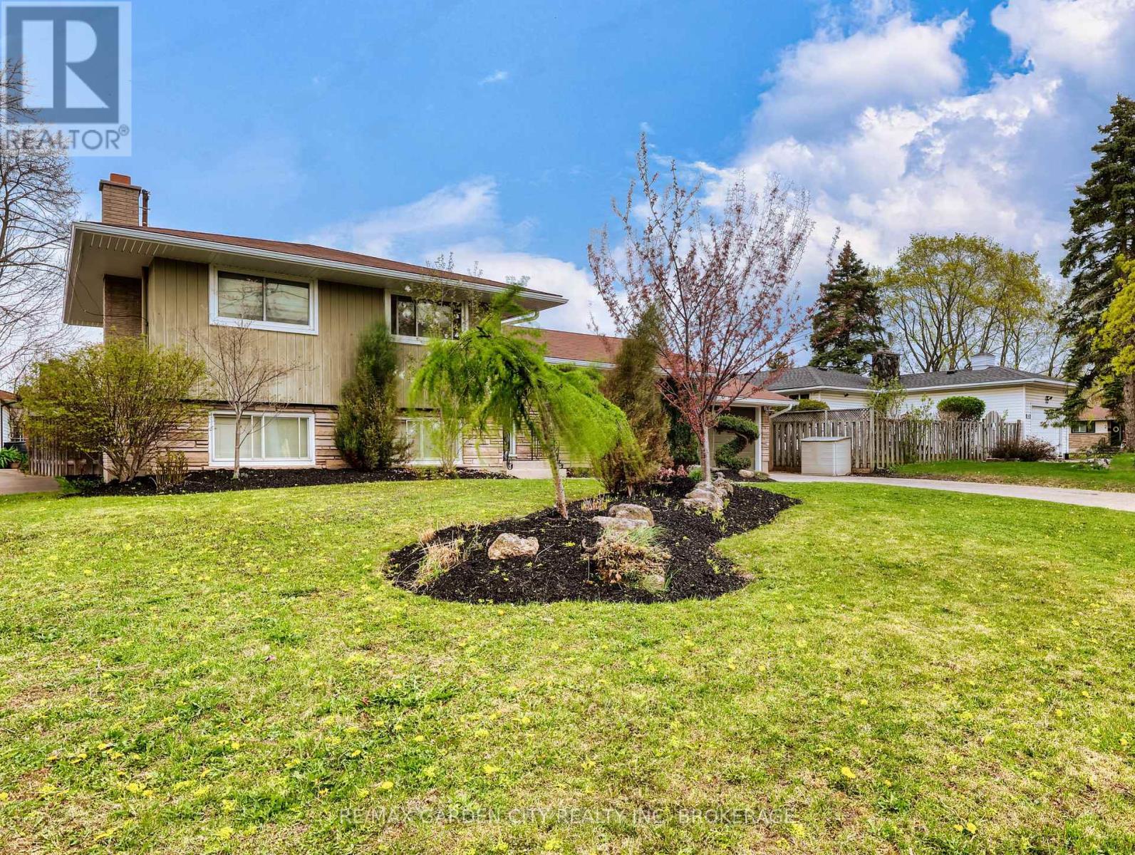 66 Lockview Crescent, St. Catharines, Ontario  L2M 2T5 - Photo 4 - X12114422