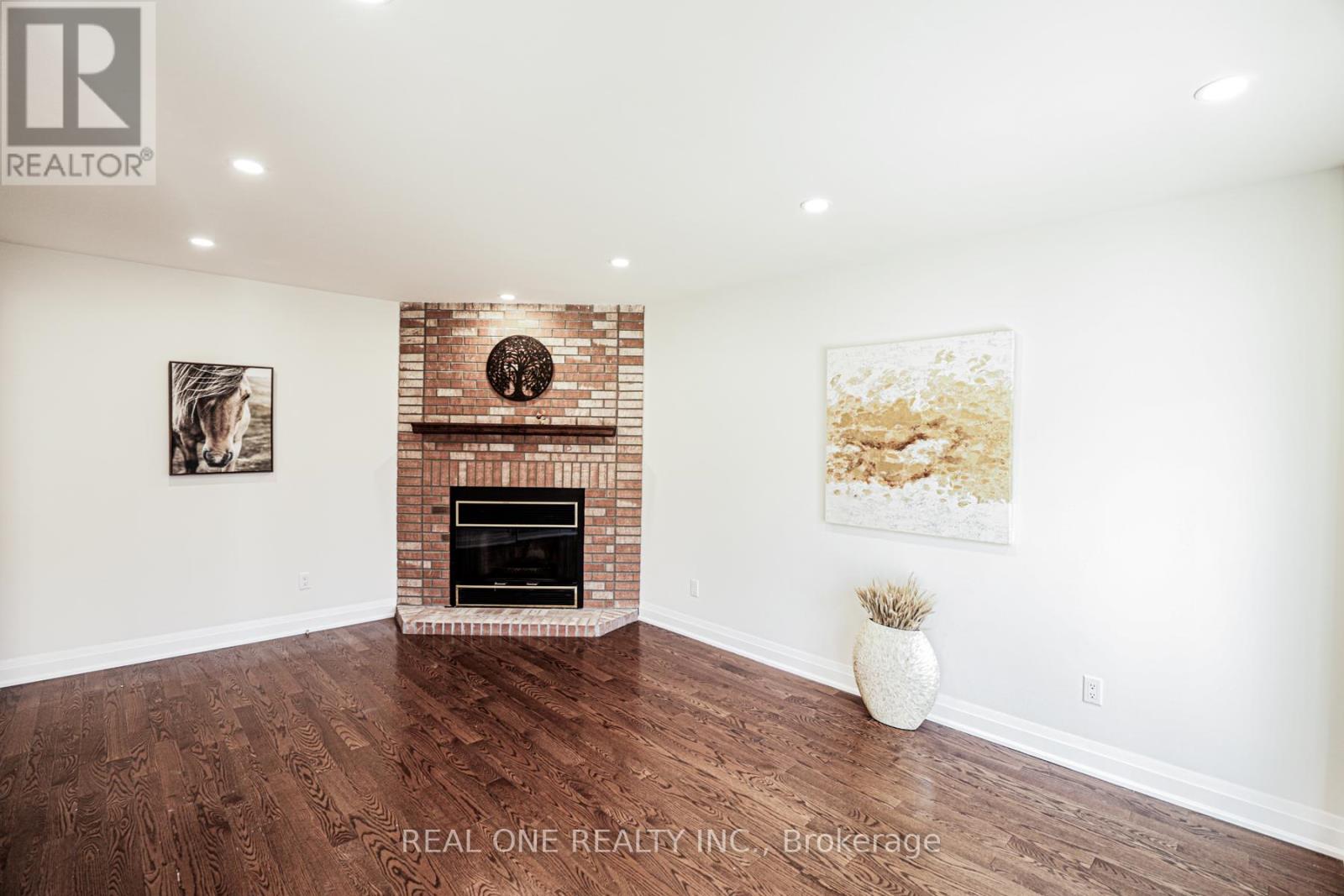 621 Winterton Way, Mississauga (Hurontario), Ontario  L5R 3J3 - Photo 11 - W12114433