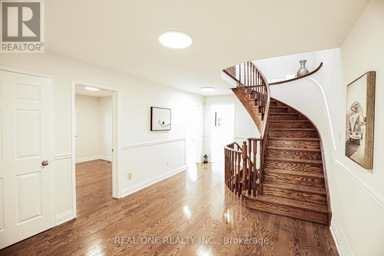 621 Winterton Way, Mississauga (Hurontario), Ontario  L5R 3J3 - Photo 17 - W12114433