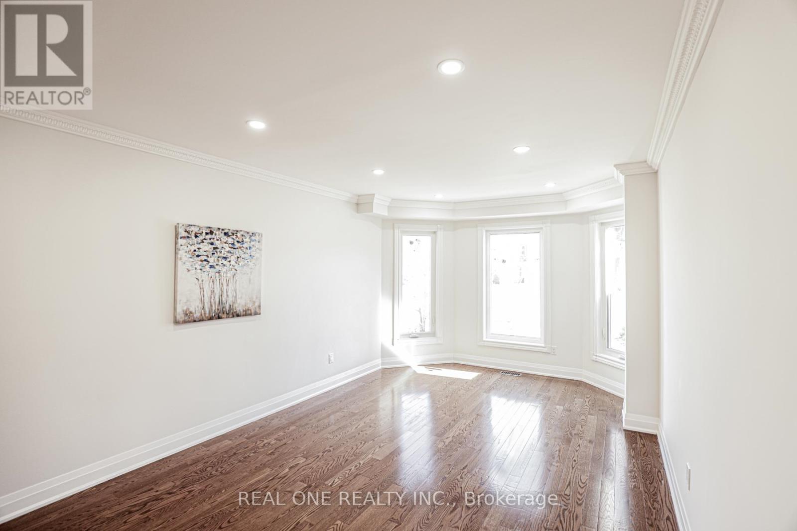 621 Winterton Way, Mississauga (Hurontario), Ontario  L5R 3J3 - Photo 8 - W12114433