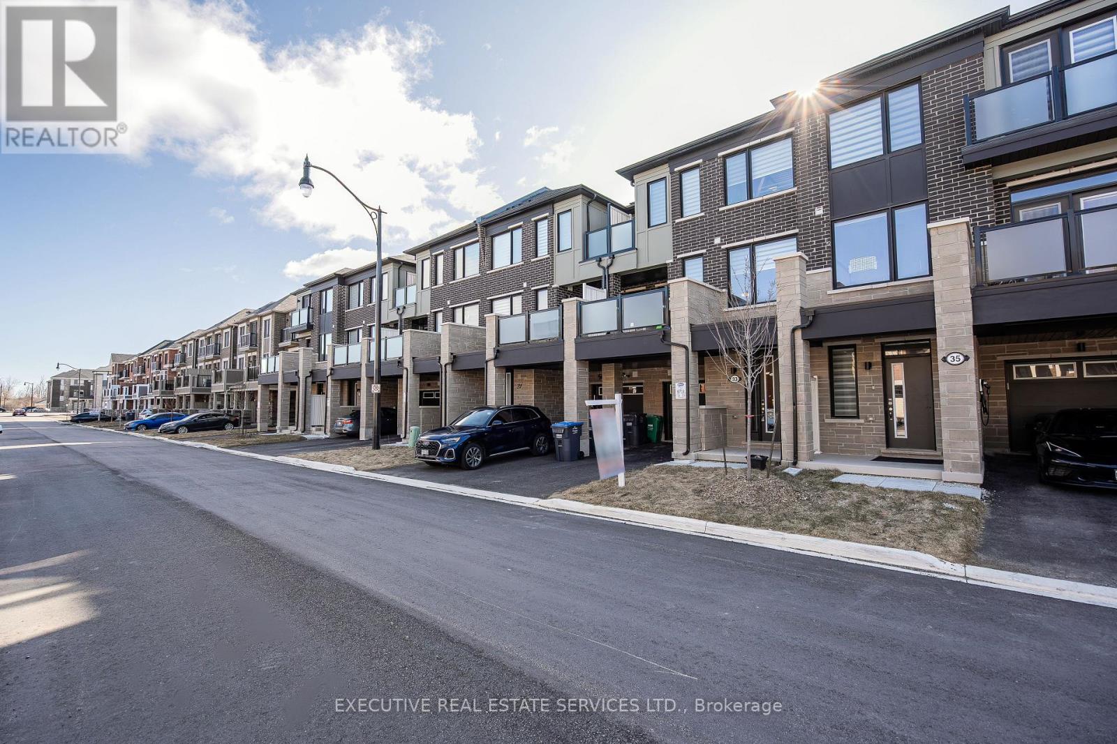 33 Keppel Circle, Brampton, Ontario  L7A 5K6 - Photo 3 - W12114454