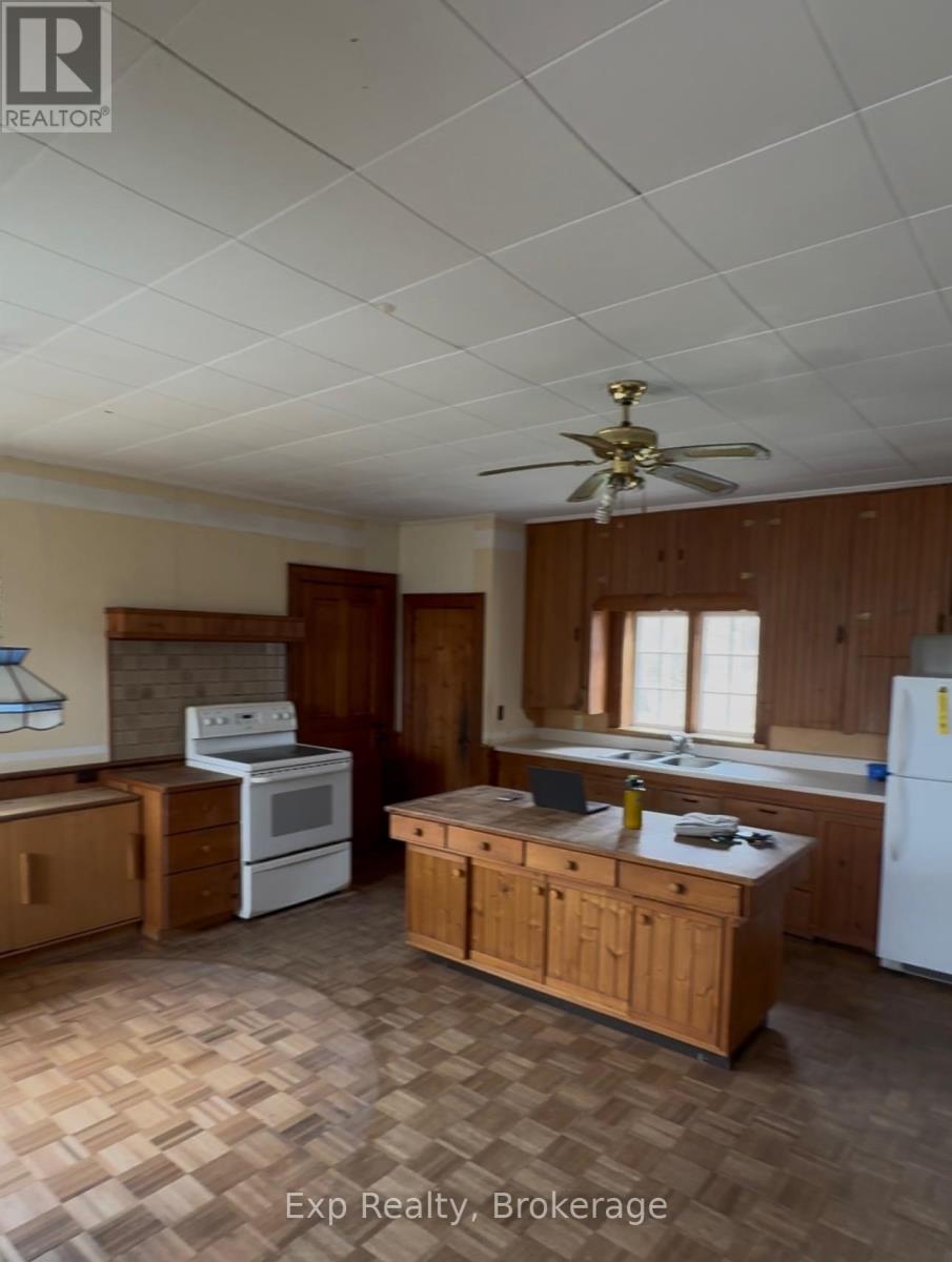 3148 County Road 32 Highway, Leeds And The Thousand Islands, Ontario  K0H 2N0 - Photo 10 - X12114496