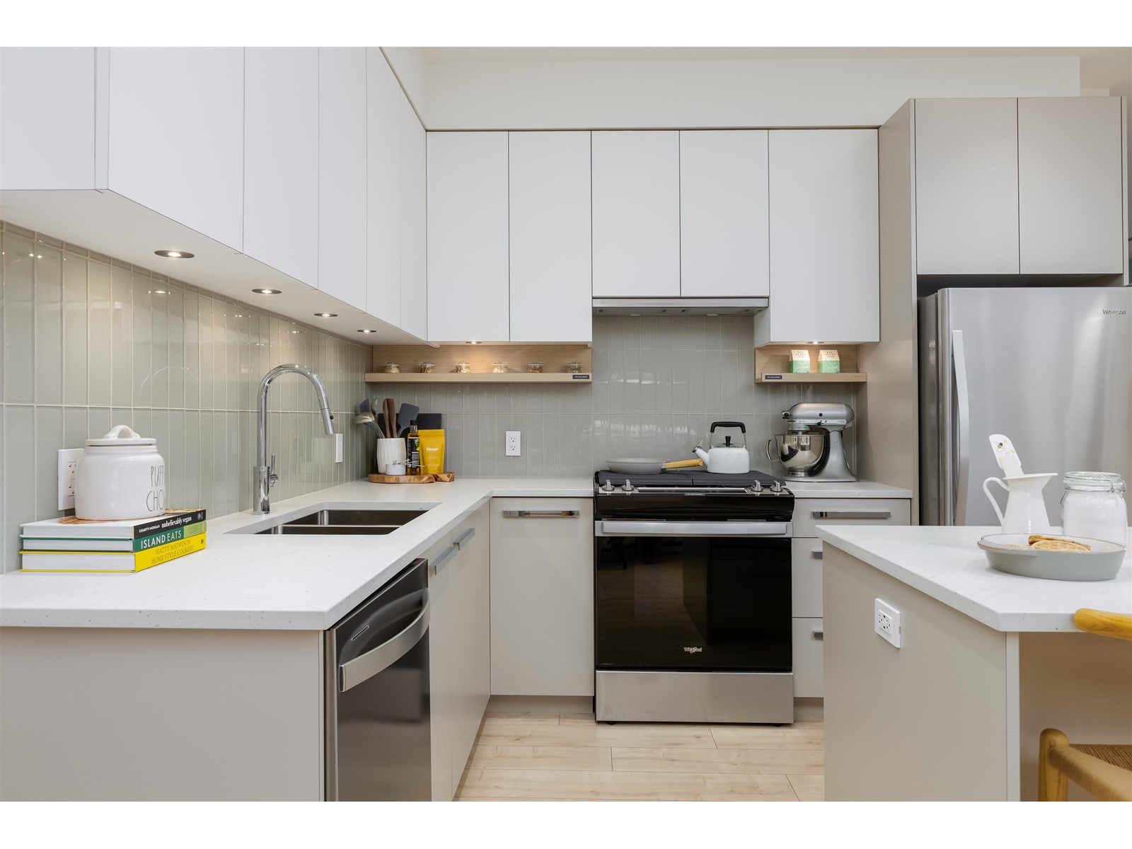 419 13777 75a Avenue, Surrey, British Columbia  V0V 0V0 - Photo 5 - R2996664