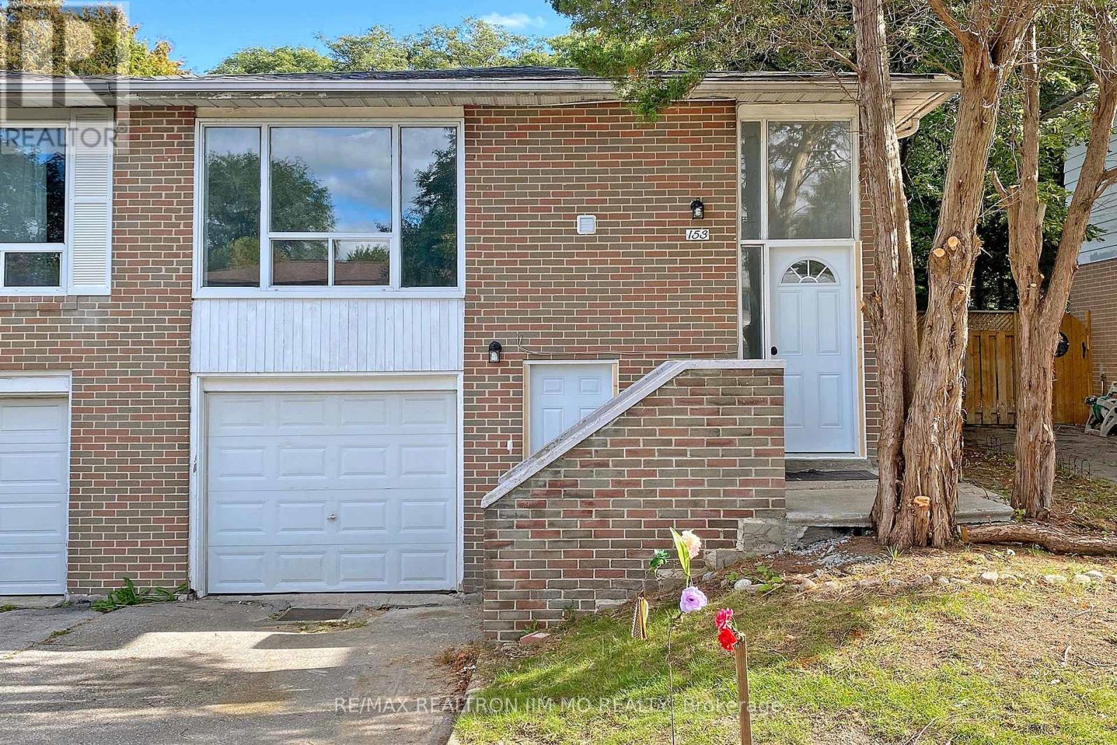 Upper - 153 Hollyberry Trail, Toronto, Ontario  M2H 2P2 - Photo 1 - C12114488
