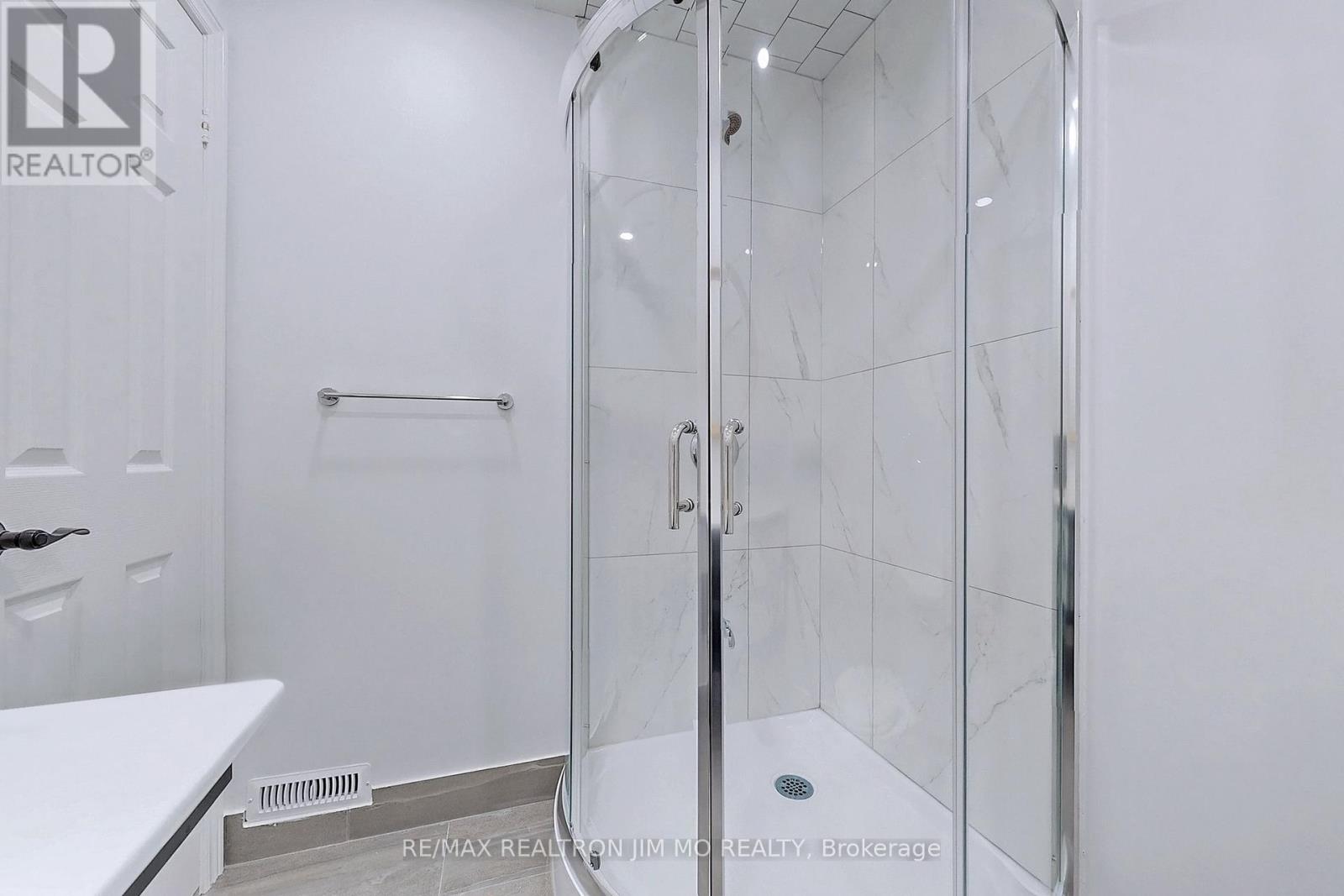 Upper - 153 Hollyberry Trail, Toronto, Ontario  M2H 2P2 - Photo 21 - C12114488