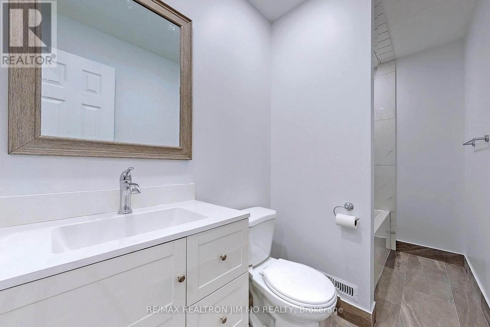 Upper - 153 Hollyberry Trail, Toronto, Ontario  M2H 2P2 - Photo 23 - C12114488