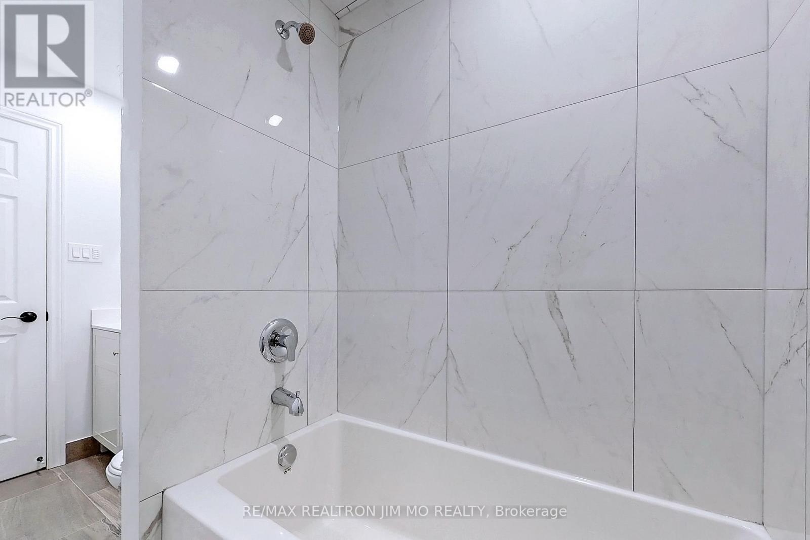 Upper - 153 Hollyberry Trail, Toronto, Ontario  M2H 2P2 - Photo 24 - C12114488