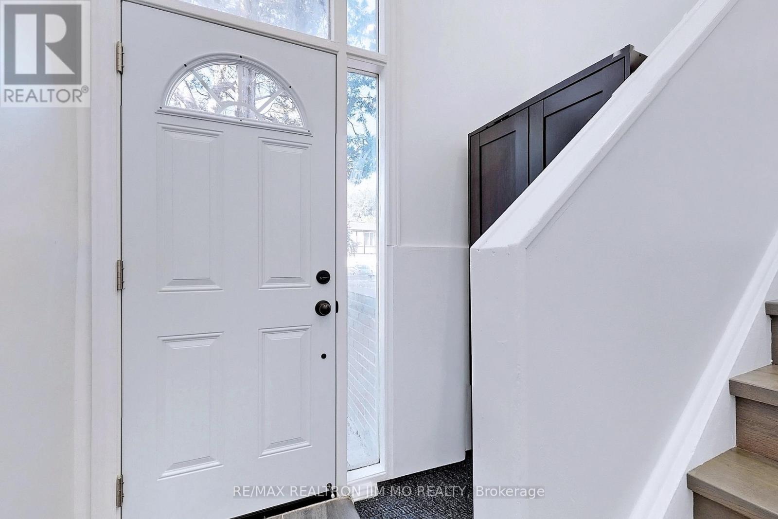 Upper - 153 Hollyberry Trail, Toronto, Ontario  M2H 2P2 - Photo 26 - C12114488
