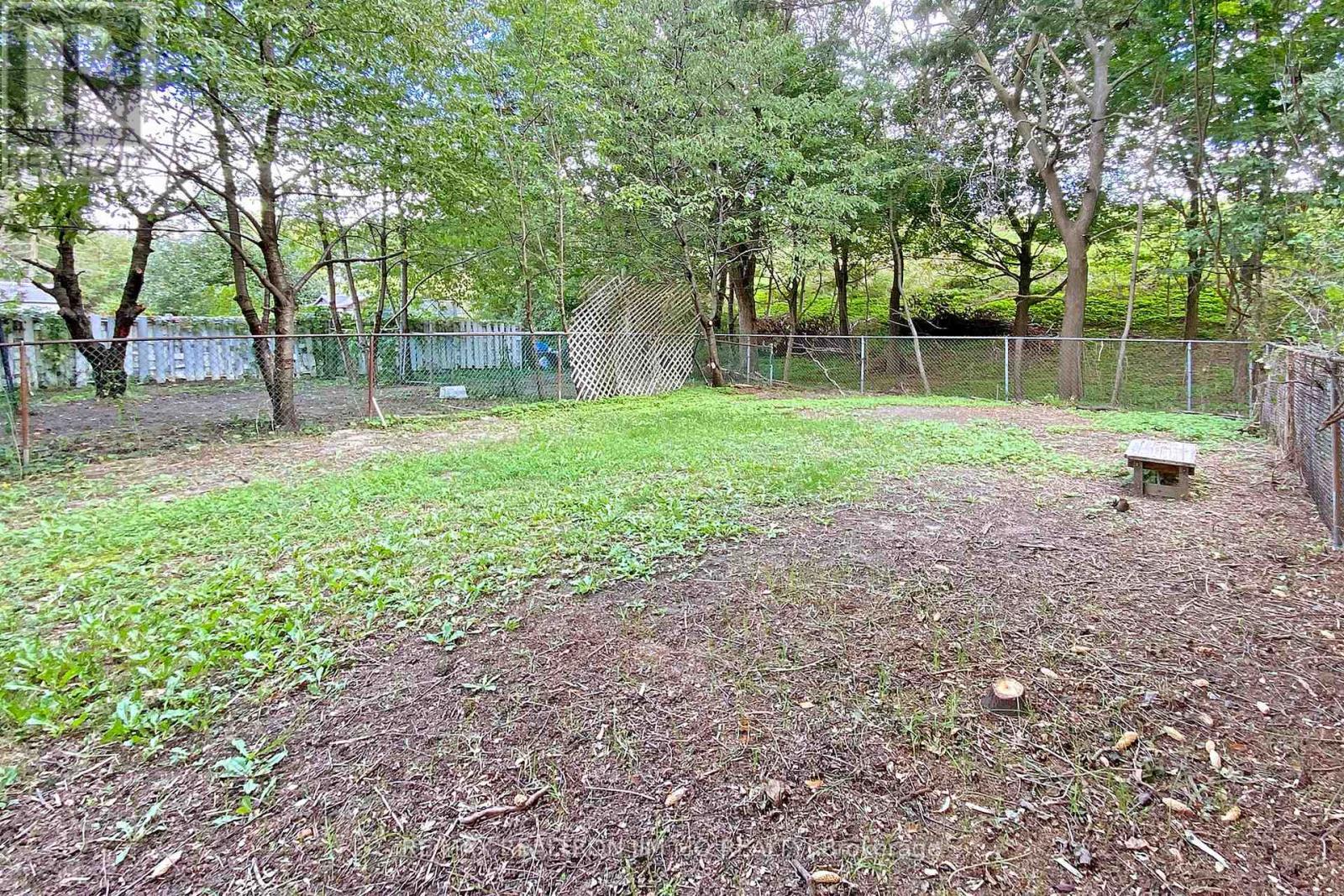 Upper - 153 Hollyberry Trail, Toronto, Ontario  M2H 2P2 - Photo 27 - C12114488