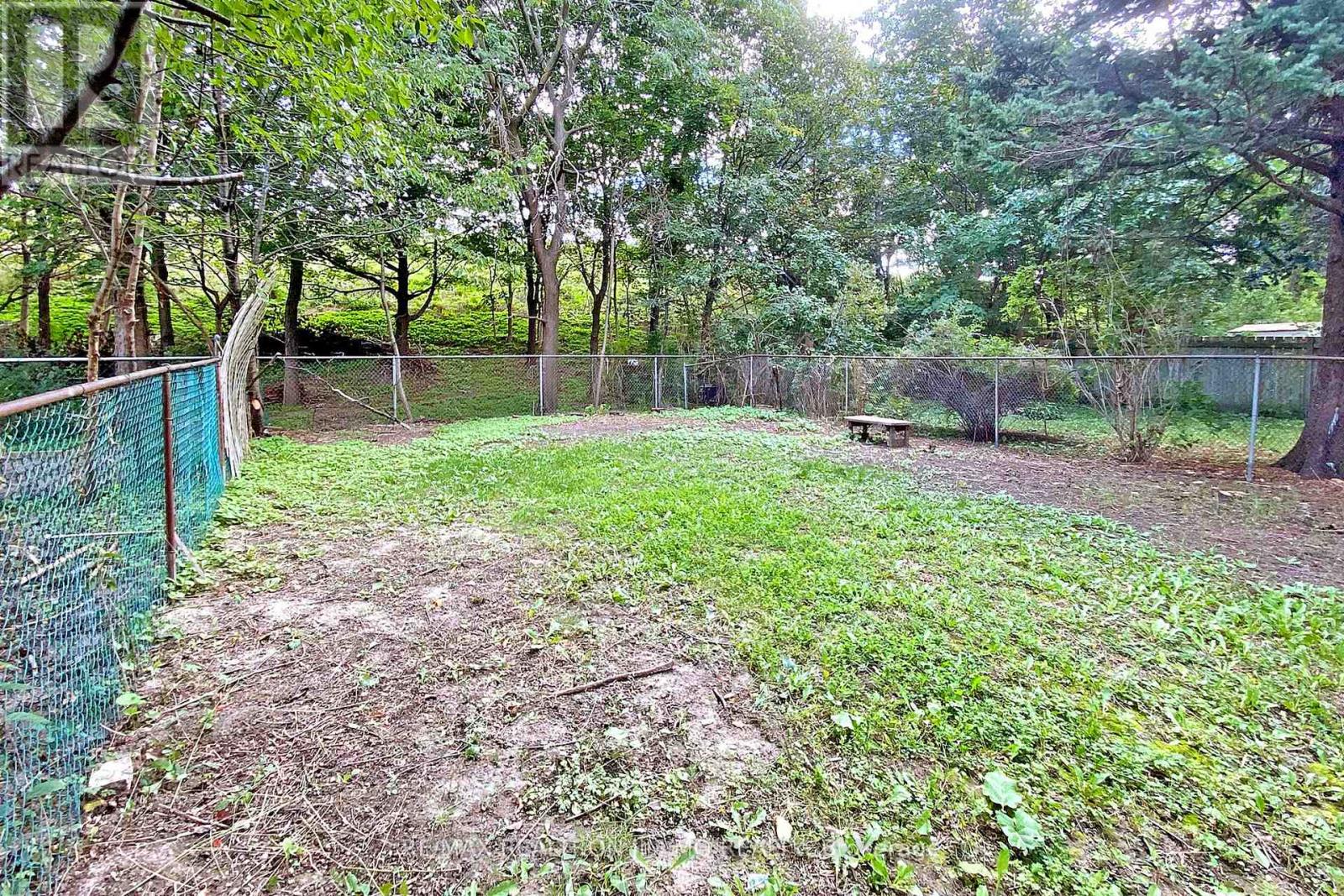 Upper - 153 Hollyberry Trail, Toronto, Ontario  M2H 2P2 - Photo 28 - C12114488