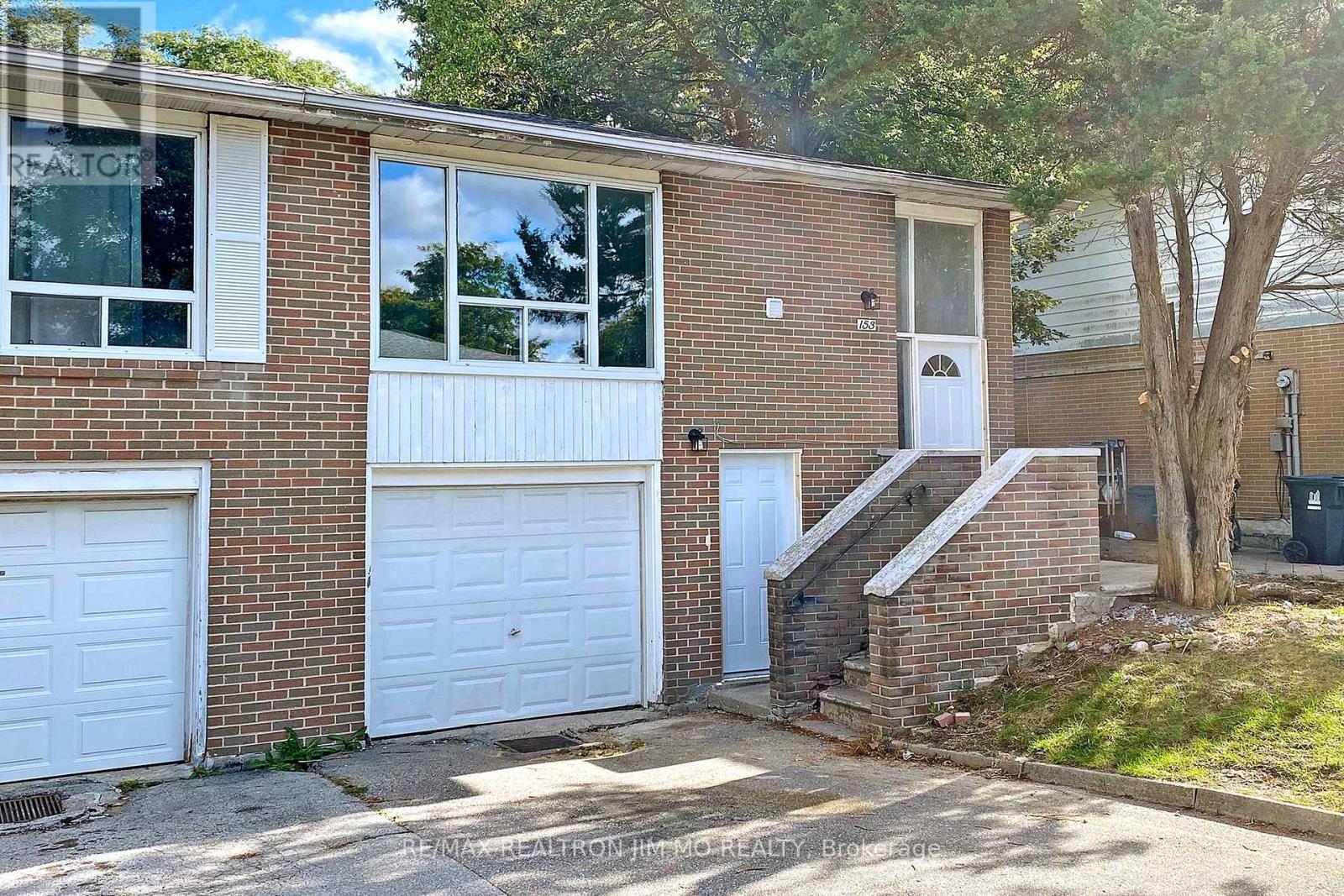 Upper - 153 Hollyberry Trail, Toronto, Ontario  M2H 2P2 - Photo 3 - C12114488