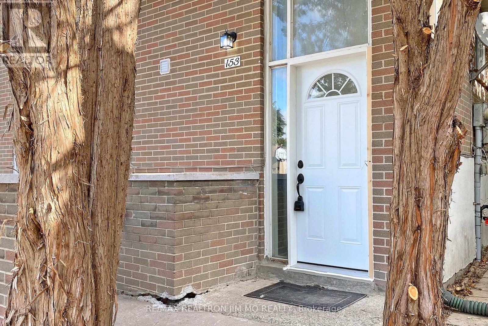 Upper - 153 Hollyberry Trail, Toronto, Ontario  M2H 2P2 - Photo 4 - C12114488
