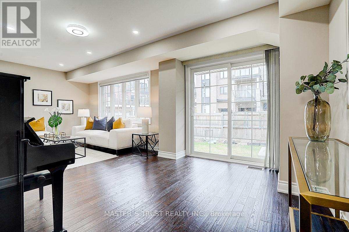 10 Creekvalley Lane, Markham, Ontario  L6C 0Y7 - Photo 6 - N12114487