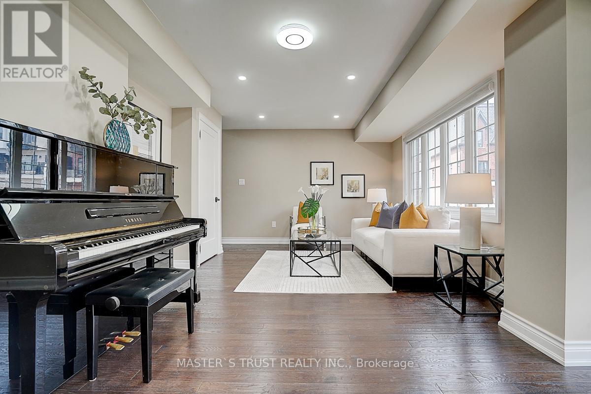 10 Creekvalley Lane, Markham, Ontario  L6C 0Y7 - Photo 8 - N12114487