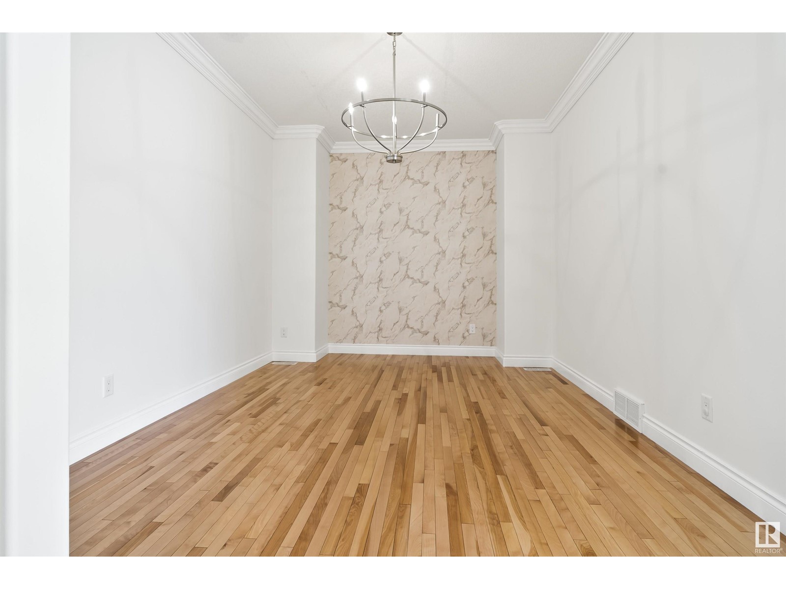 Property at 558 STEWART CR SW image 1