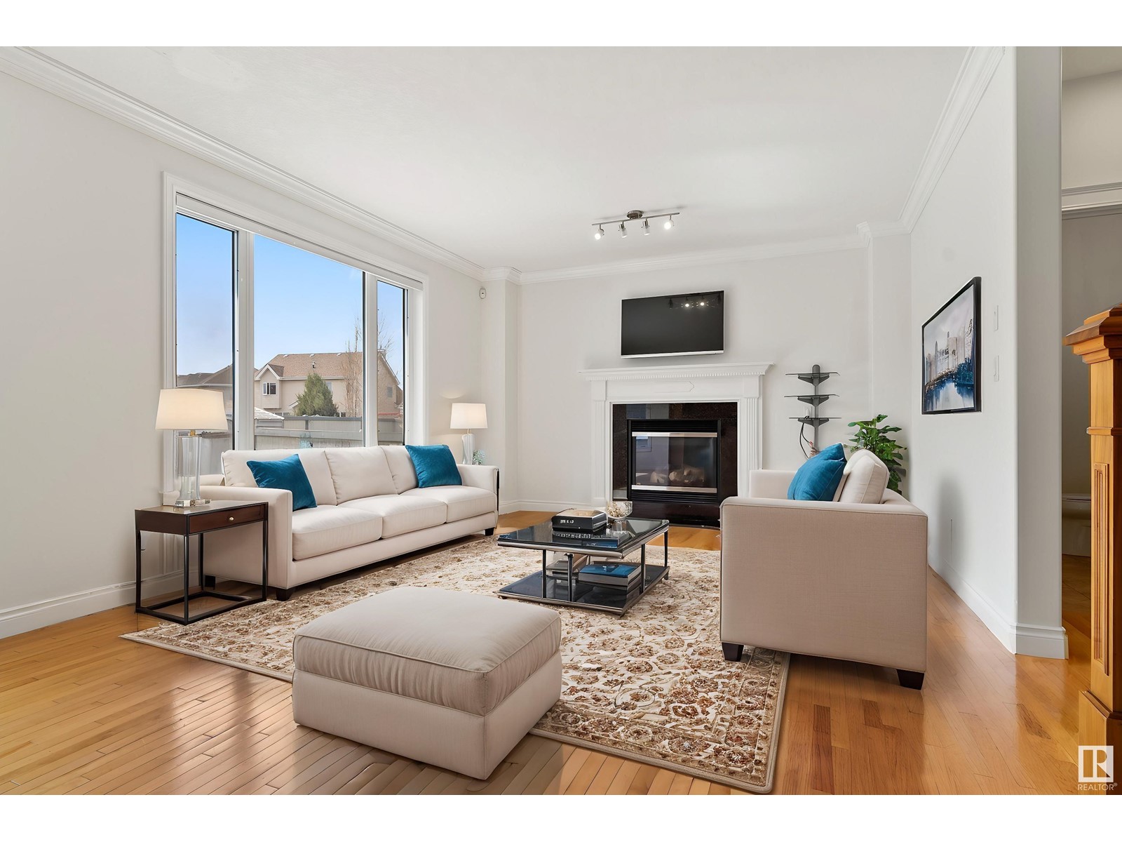 Property at 558 STEWART CR SW image 5
