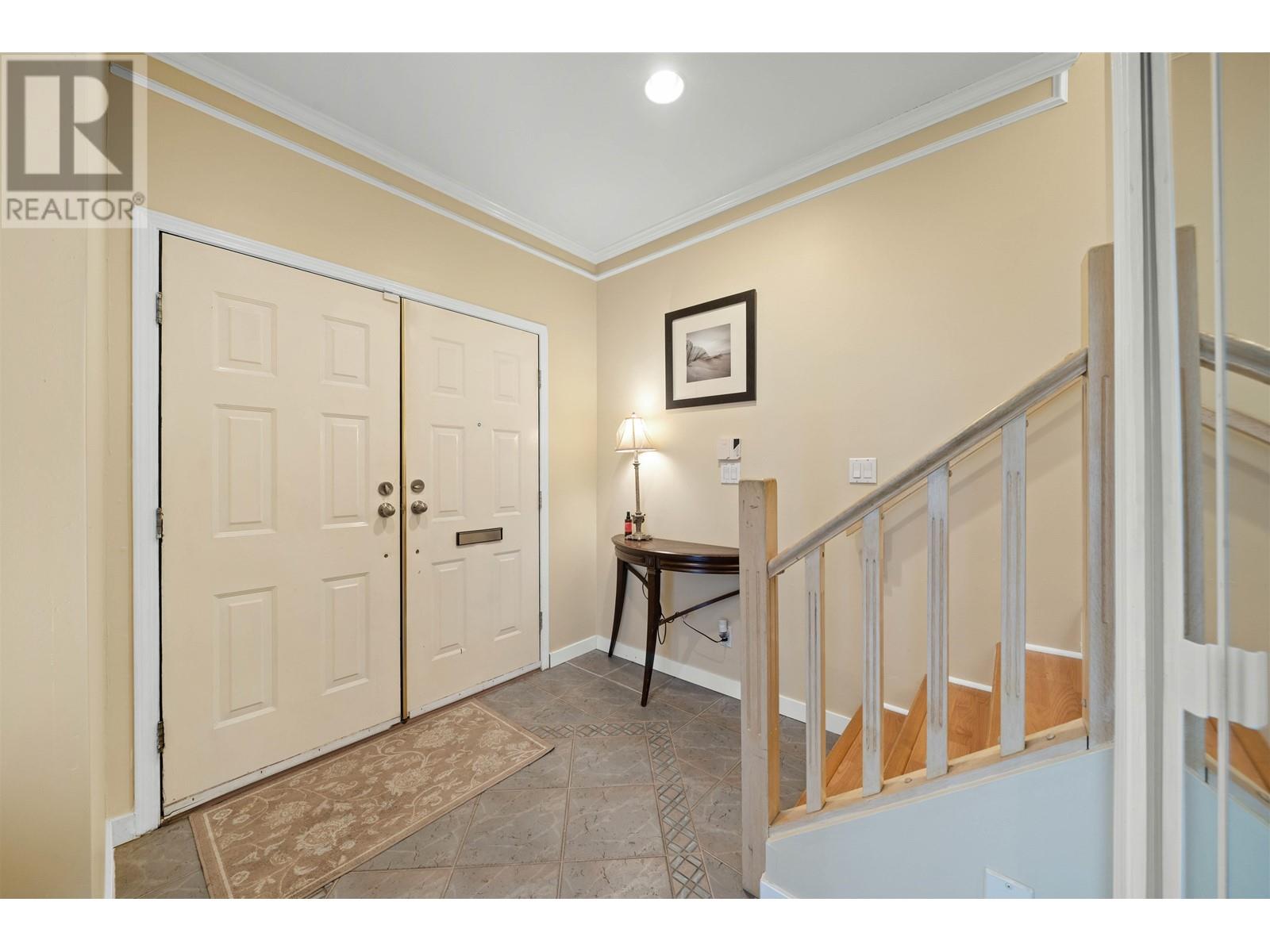 5323 Dumfries Street, Vancouver, British Columbia  V5P 3A3 - Photo 2 - R2950457