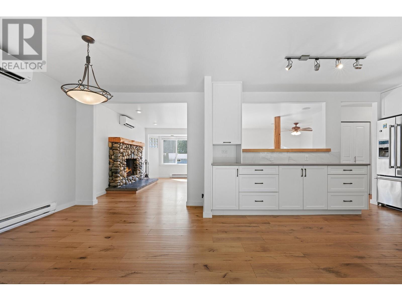Property at 2585 THE BOULEVARD image 2