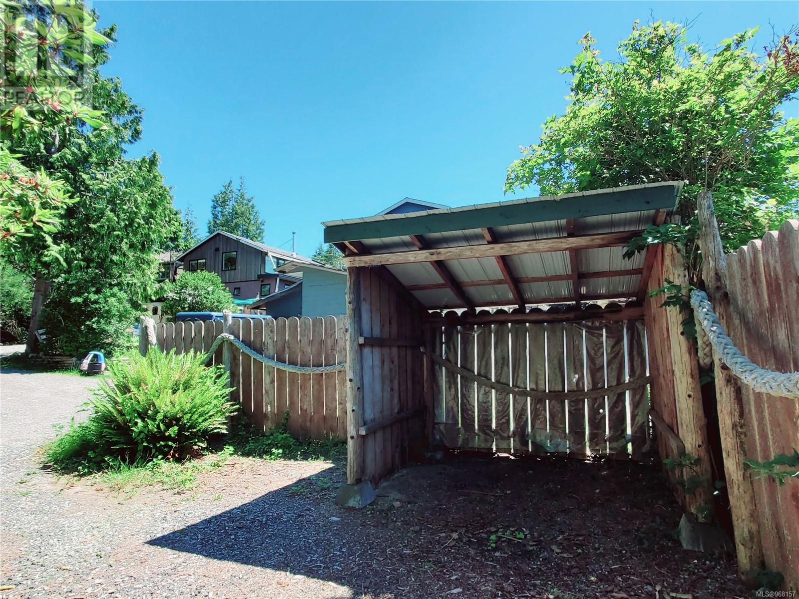 251 Campbell St, Tofino, British Columbia  V0R 2Z0 - Photo 30 - 968157
