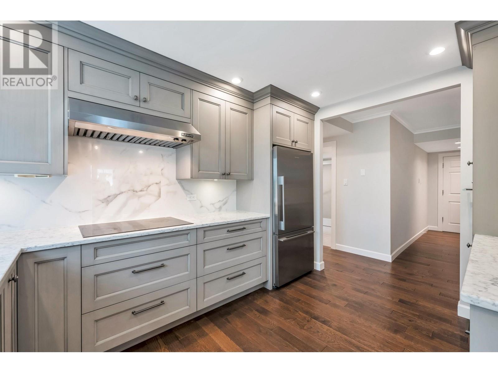 Listing Picture 15 of 31 : 403 2288 W 40TH AVENUE, Vancouver / 溫哥華 - 魯藝地產 Yvonne Lu Group - MLS Medallion Club Member