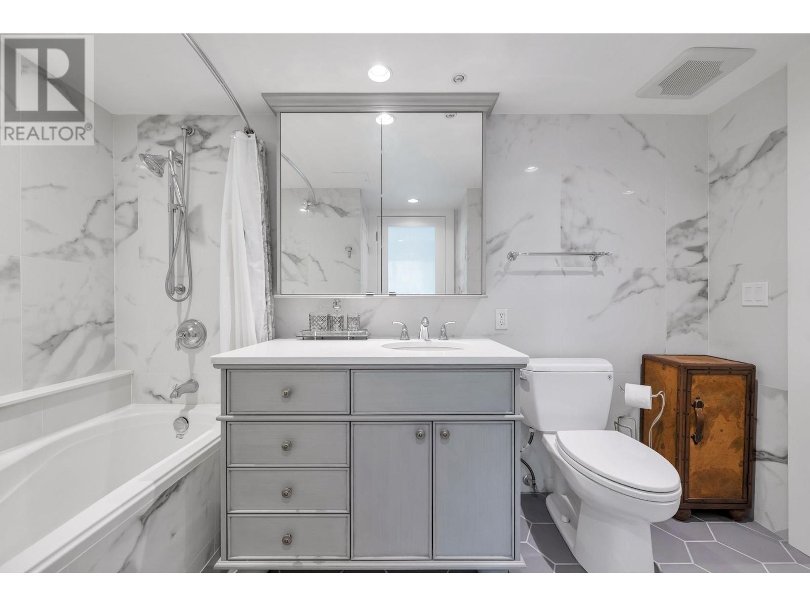 Listing Picture 24 of 31 : 403 2288 W 40TH AVENUE, Vancouver / 溫哥華 - 魯藝地產 Yvonne Lu Group - MLS Medallion Club Member