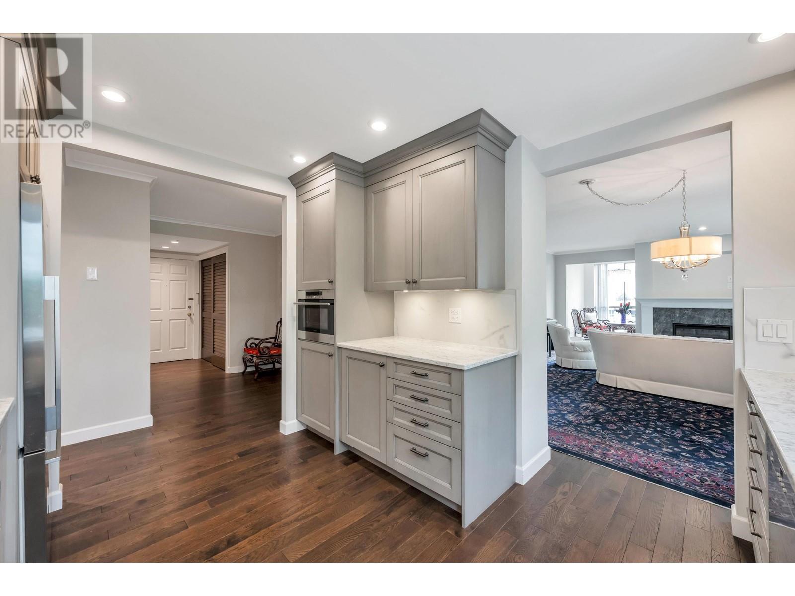 Listing Picture 16 of 31 : 403 2288 W 40TH AVENUE, Vancouver / 溫哥華 - 魯藝地產 Yvonne Lu Group - MLS Medallion Club Member