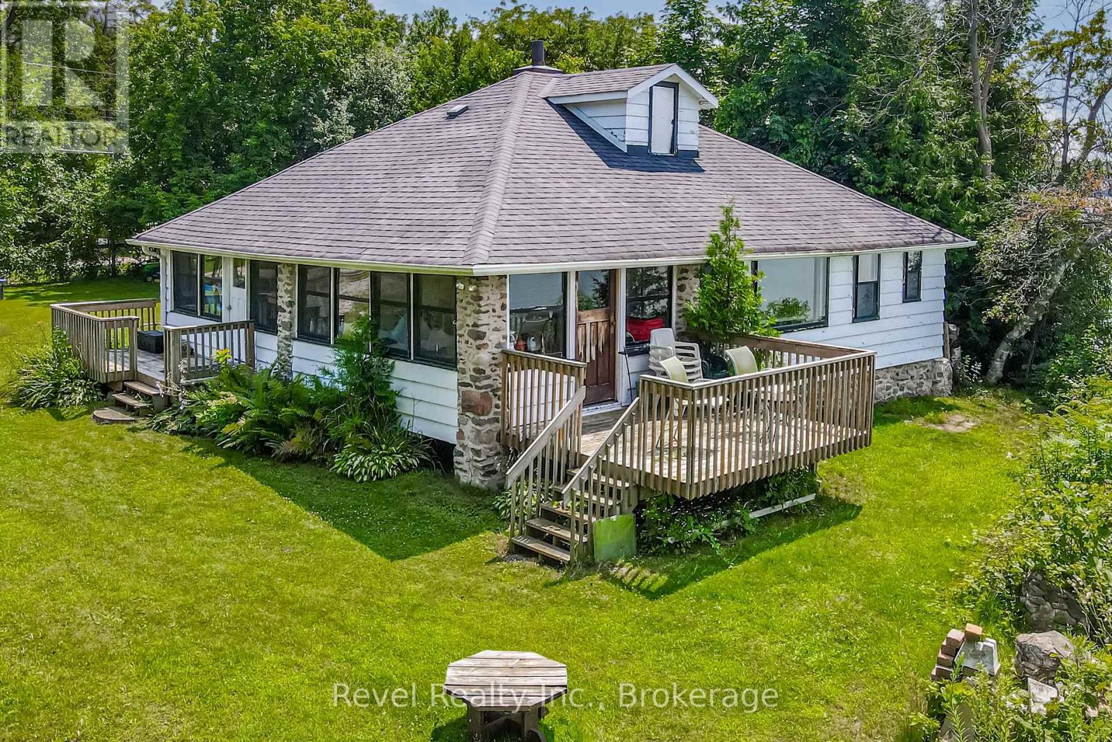 Property at 8 JOHNSTONE LANE image 2