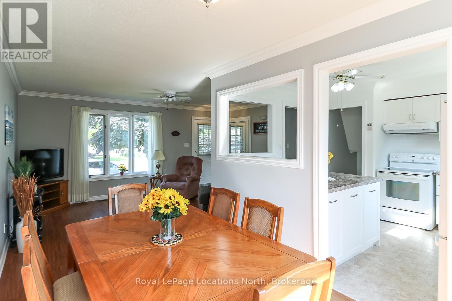 29 Innisbrook Drive, Wasaga Beach, Ontario  L9Z 1G3 - Photo 11 - S12114582