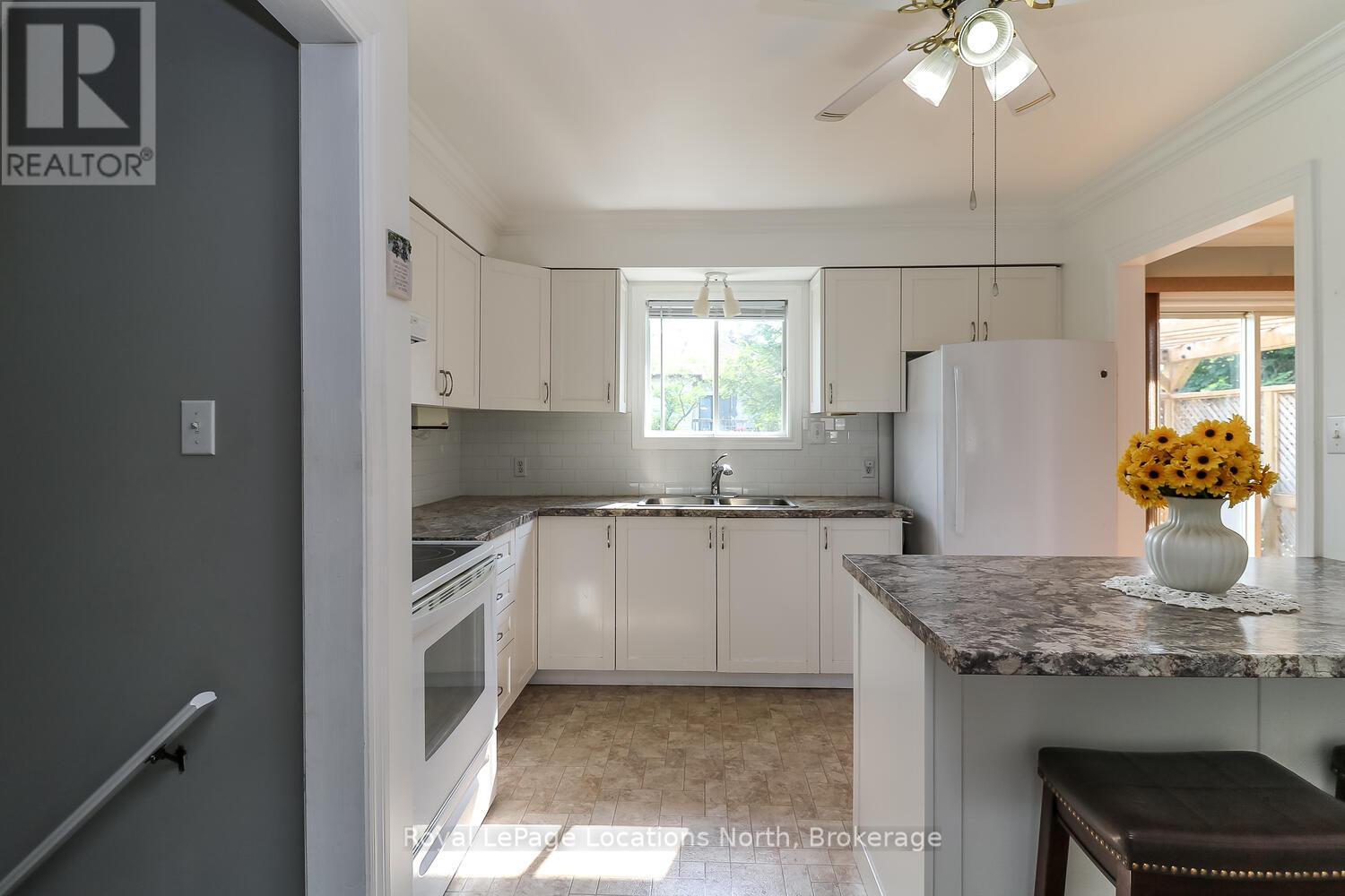29 Innisbrook Drive, Wasaga Beach, Ontario  L9Z 1G3 - Photo 14 - S12114582