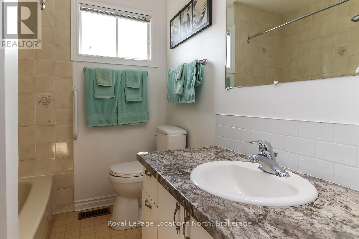 29 Innisbrook Drive, Wasaga Beach, Ontario  L9Z 1G3 - Photo 21 - S12114582