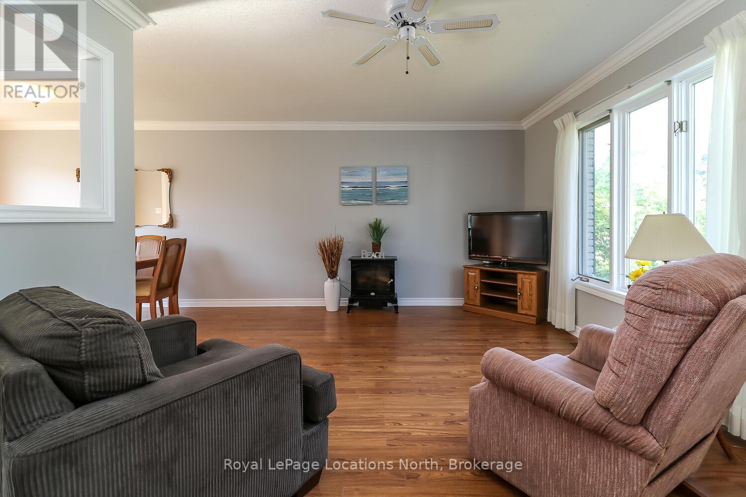 29 Innisbrook Drive, Wasaga Beach, Ontario  L9Z 1G3 - Photo 6 - S12114582