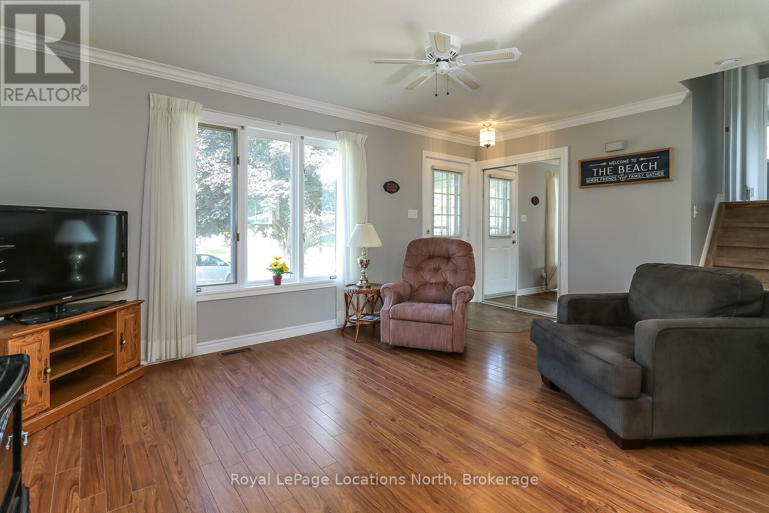 29 Innisbrook Drive, Wasaga Beach, Ontario  L9Z 1G3 - Photo 7 - S12114582