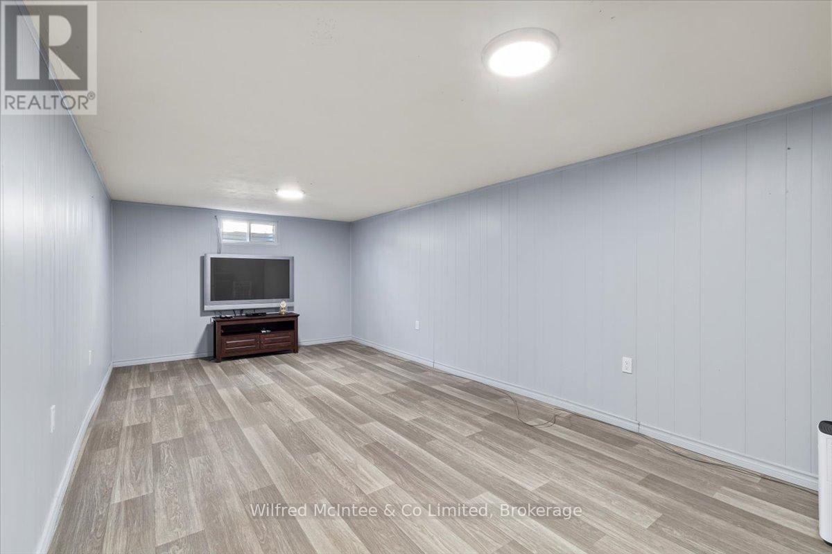 257 Thomas Street, Brockton, Ontario  N0G 2V0 - Photo 22 - X12114601